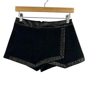 Black QUILTED ASYMMETRICAL VEGAN LEATHER TRIM Moto SHORTS Skirt size 4